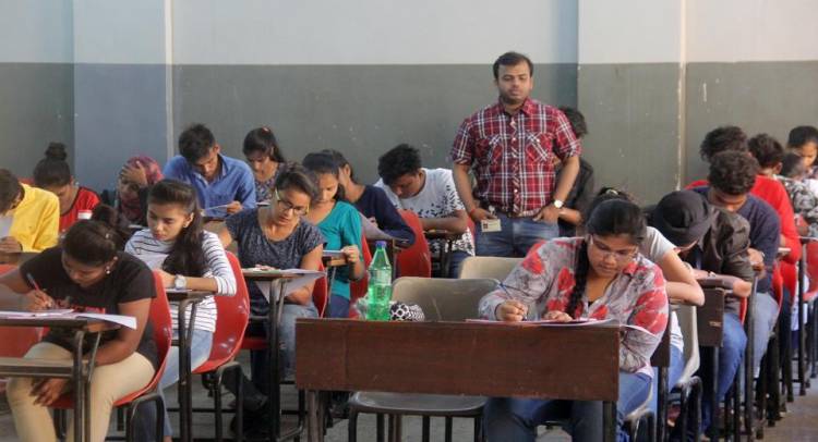 Delhi HC junks plea seeking to conduct DU LLB exam in Hindi