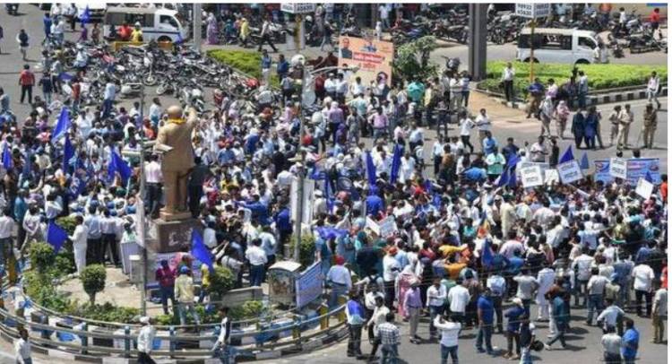 Supreme Court refuses to stay its earlier order on SC/ST act