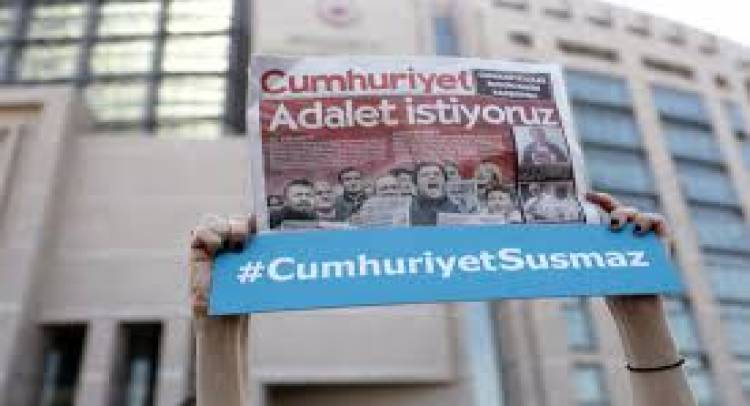 Turkish court sentences journalists on terrorism charges